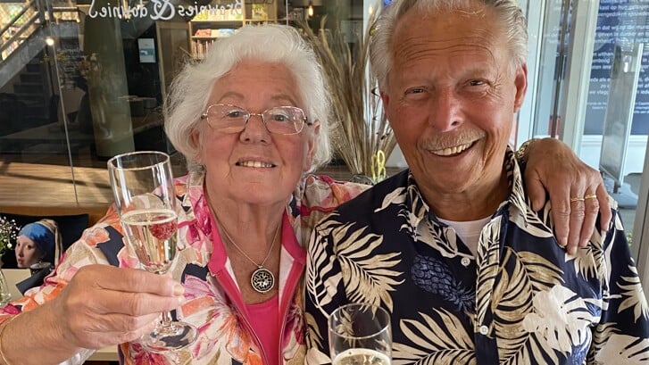 Nu Ted en Nel 60 jaar getrouwd zijn, geven zij geen feest, maar maken zij een mooie cruise met hun kinderen en kleinkinderen.