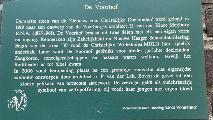 Het informatiebord op De Voorhof naast De Oude Kerk aan de Herenstraat in Voorburg (foto: MV).