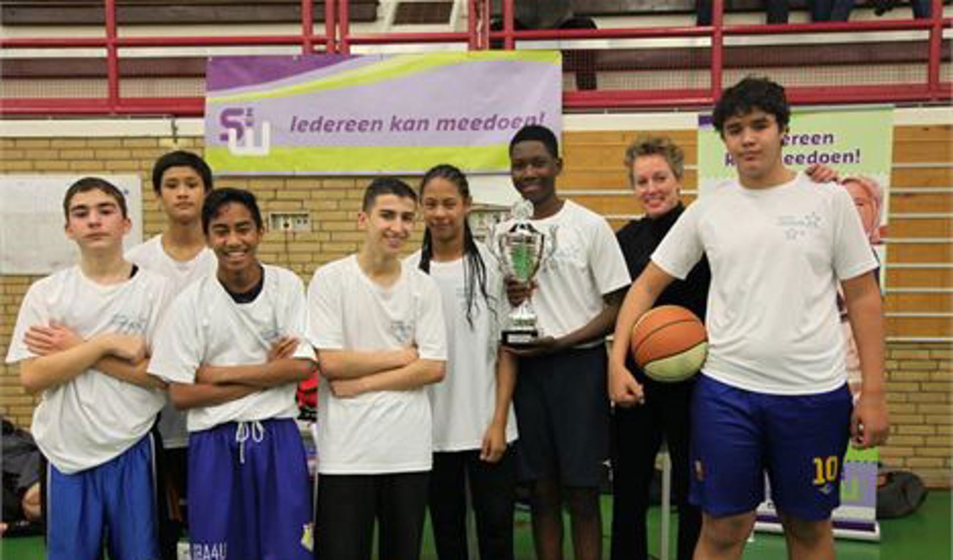 Het basketbaltoernooi werd gewonnen door Veurs Voorburg 1.