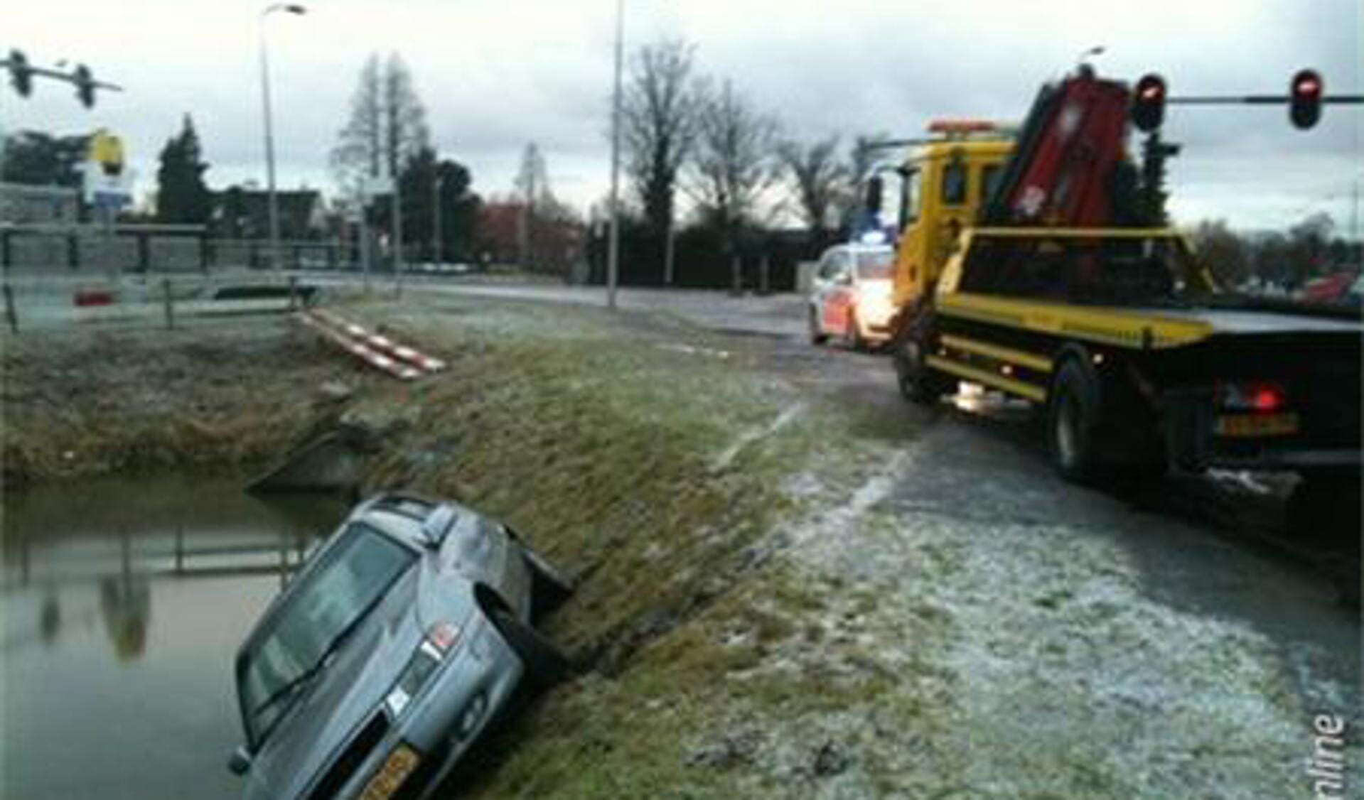 Op de Klapwijkseweg ging een auto uit de bocht.
