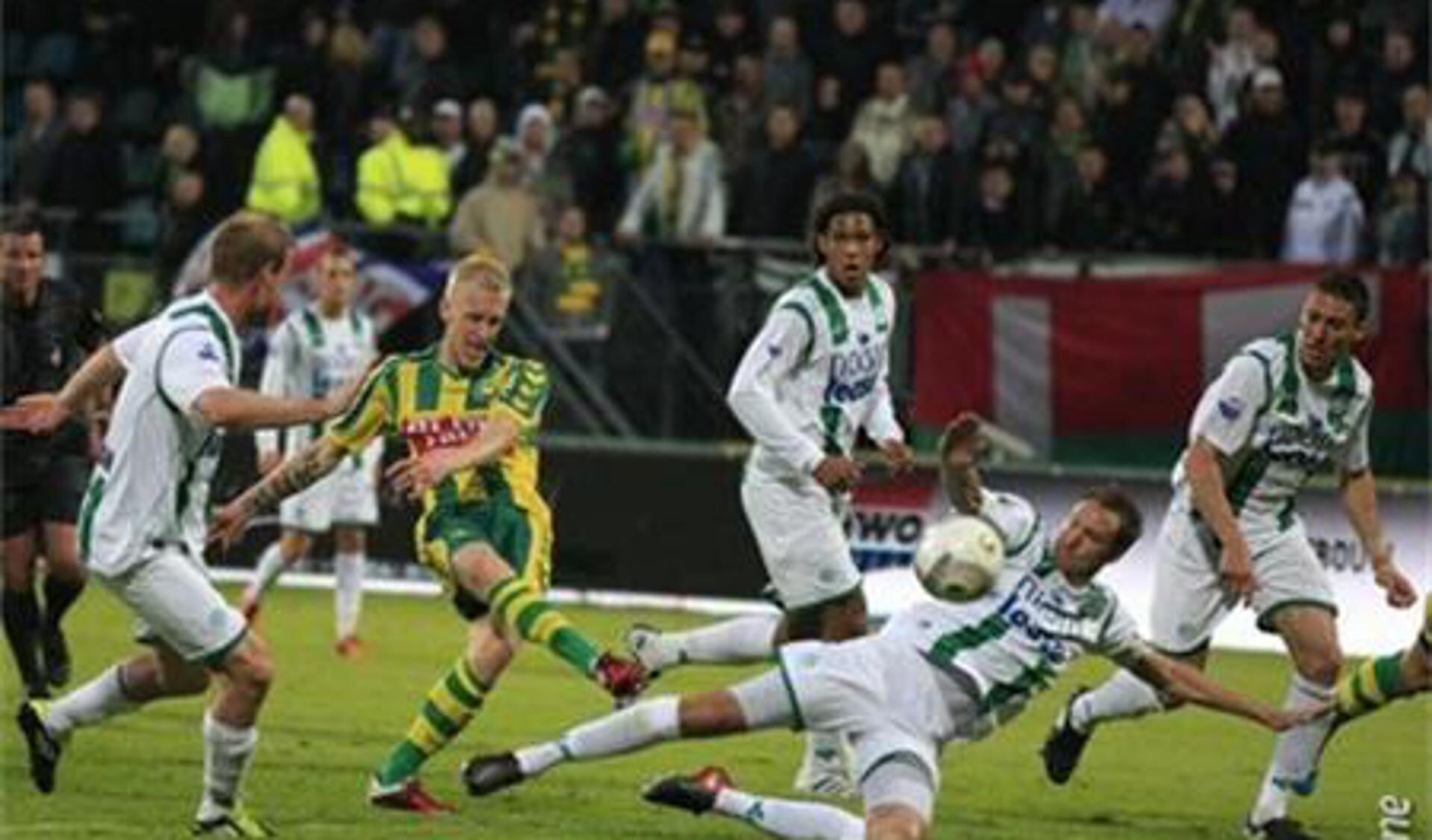 Lex Immers scoort.