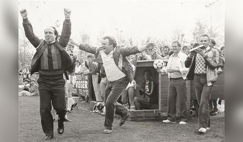 Links Dick Advocaat als winnende DSVP-er, rechts onze eigen Jan Wenteler.