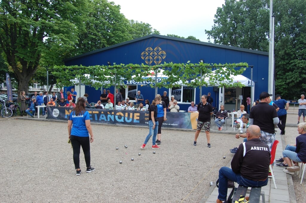 Bij Jeu de Boulesclub Zoetermeer werd afgelopen zondag het tweede kwalificatietoernooi van de ‘Road to 2022’ gespeeld.
