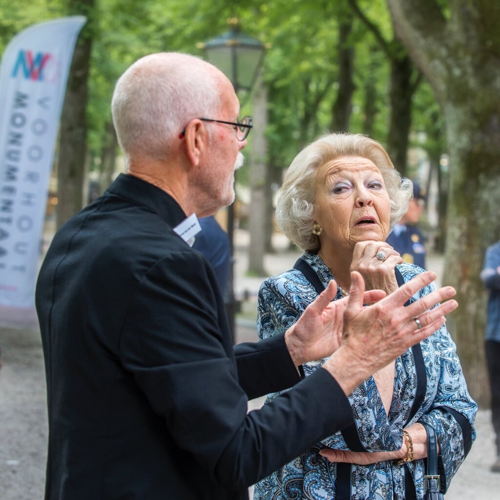 Marus van der Made in gesprek met prinses Beatrix