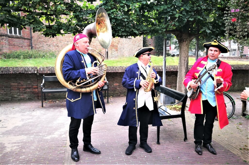 Muziek in de Herenstraat in Voorburg tijdens de Vlietdagen (foto: Marina Tiutneva). 
