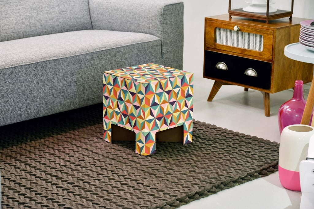 Of je de Dutch Design Chair nu gebruikt als nachtkastje, bijzettafel of kruk, met de frisse prints is het in elke ruimte een blikvanger.