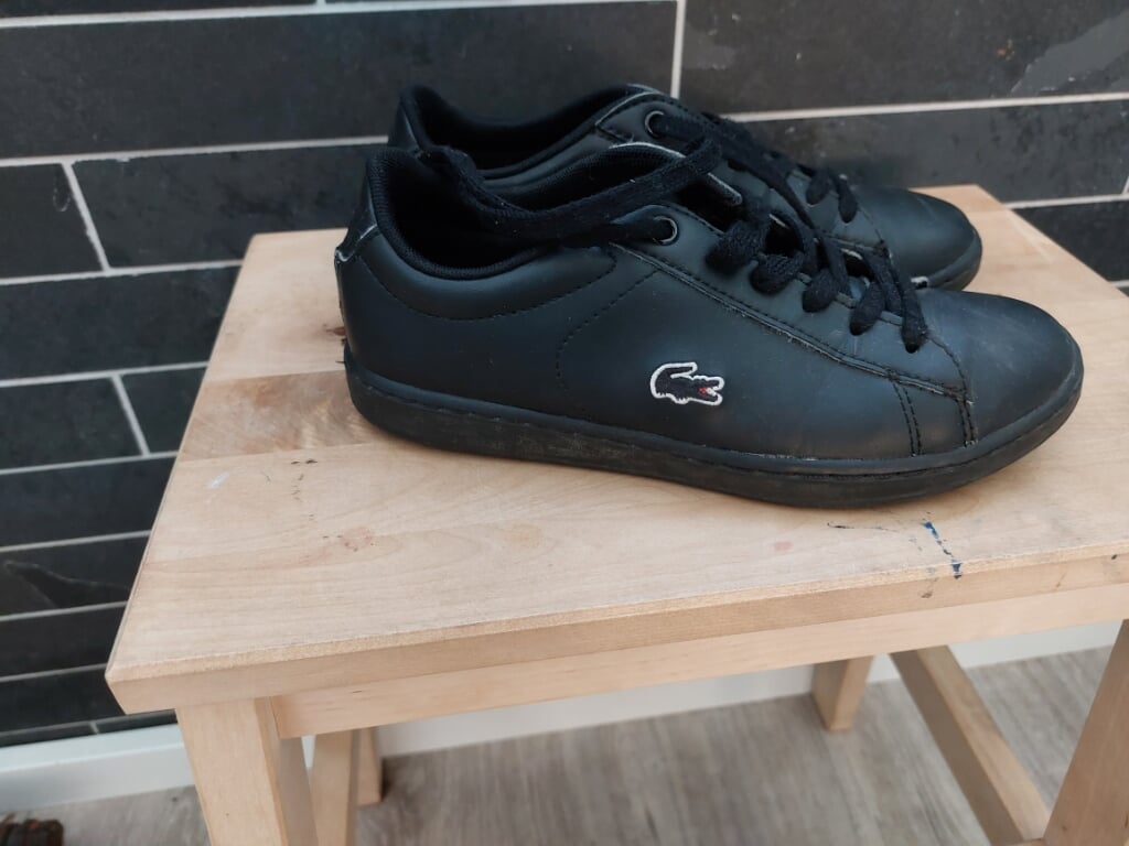 Zwarte lacoste schoen maat 34