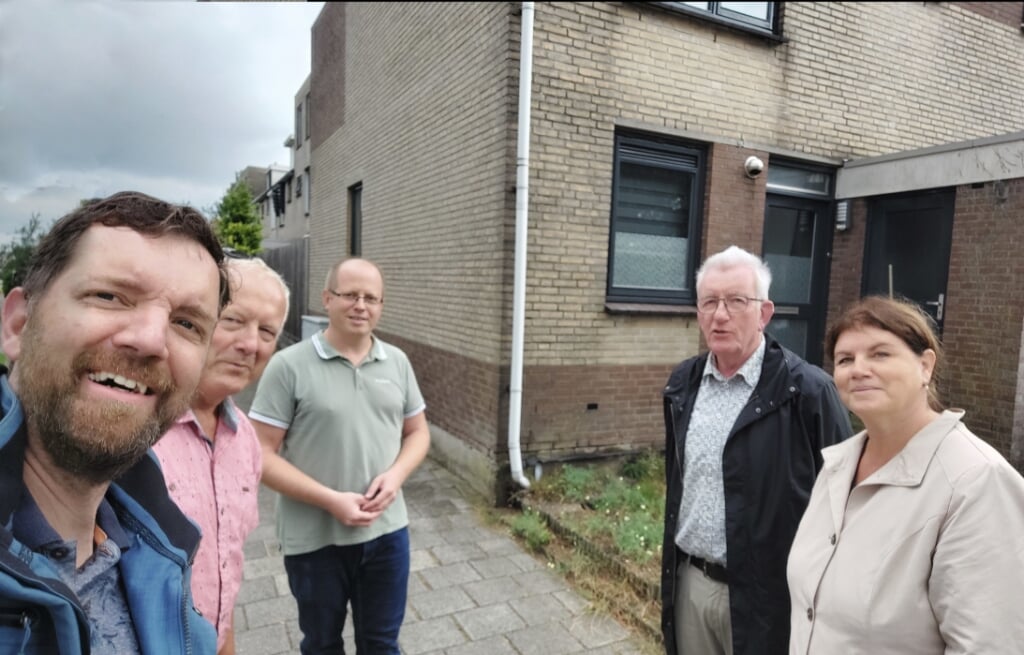 Selfie! Alle partijen zijn het er over eens dat vanuit Delfland en de gemeente er meer hulp aan bewoners gegeven moet worden.