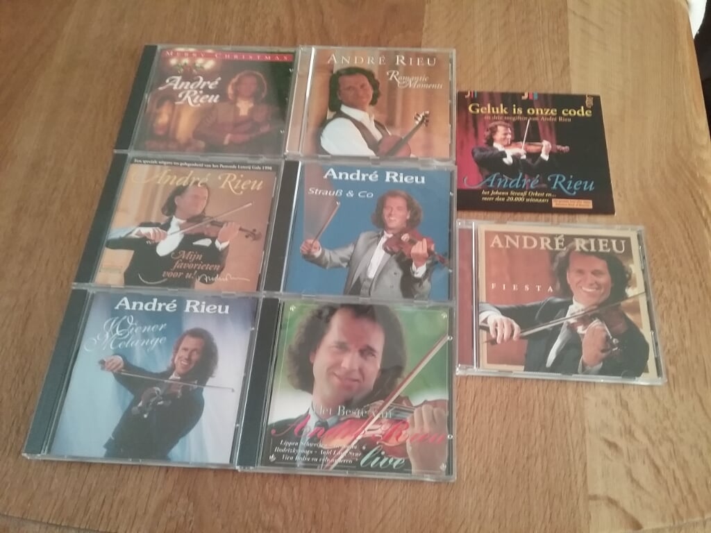 8  x  CD van Andre Rieu  , waarvan 1 speciale cd single.