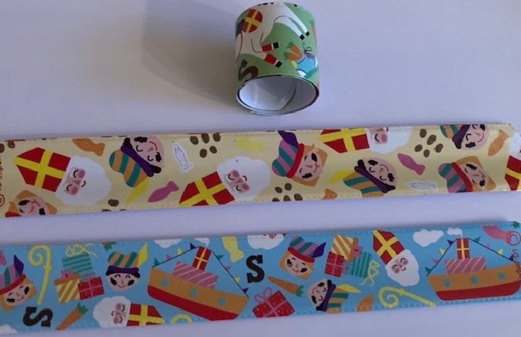 sinterklaas klap armbandjes en kleine kleur/sticker boekjes