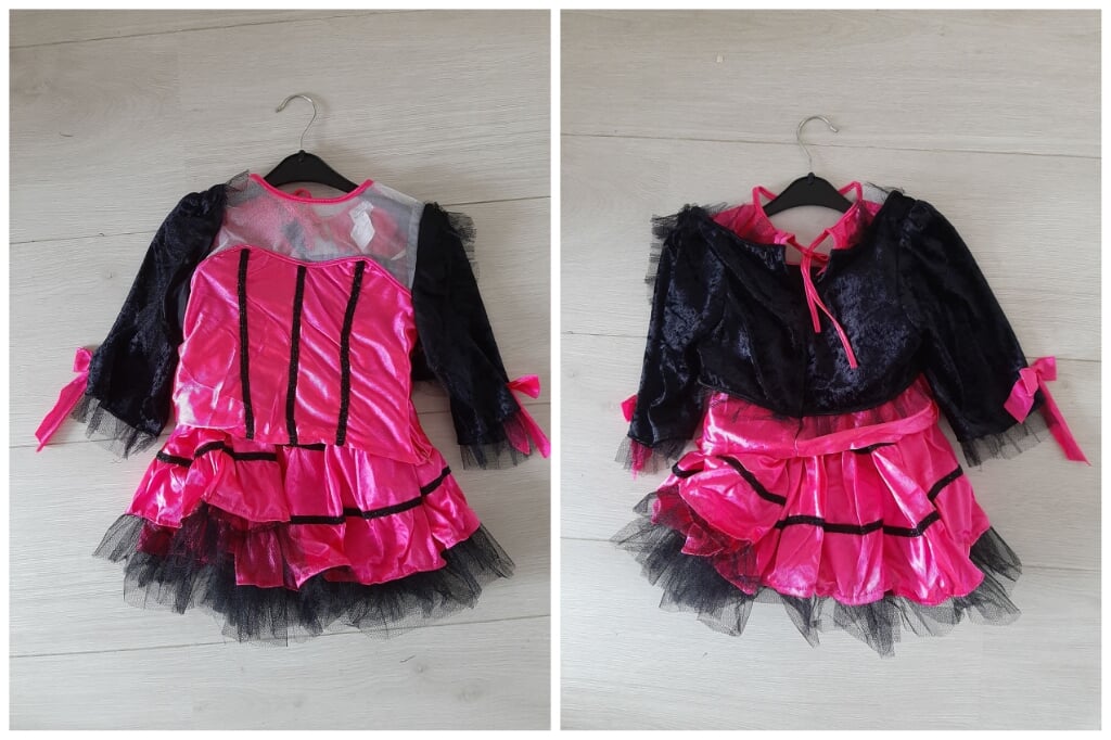 12 Zwart/roze (dans)jurkjes € 6,- / stuk; € 60,-