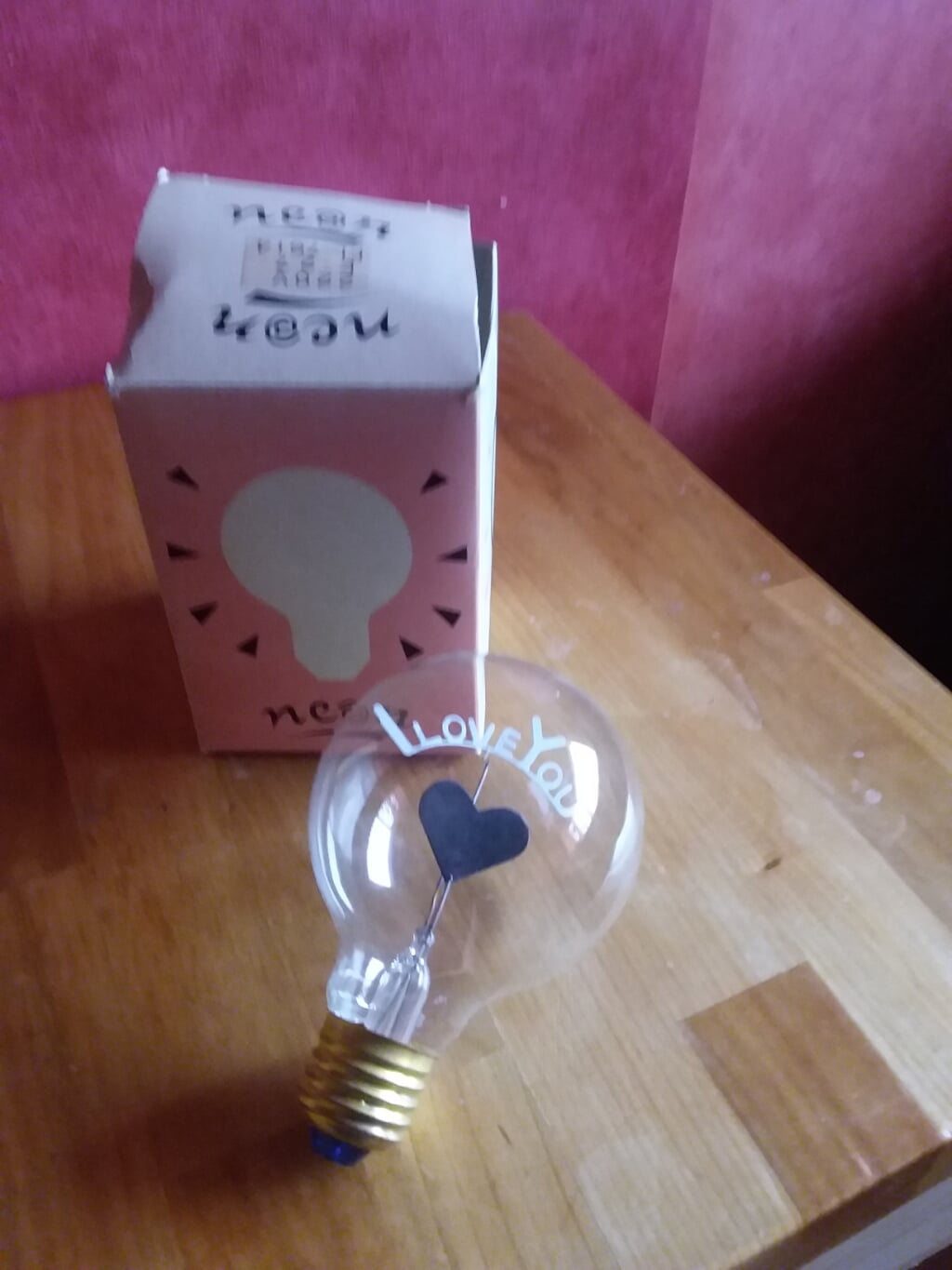 NIEUW! GLOEILAMP met Tekst:" I Love You"!