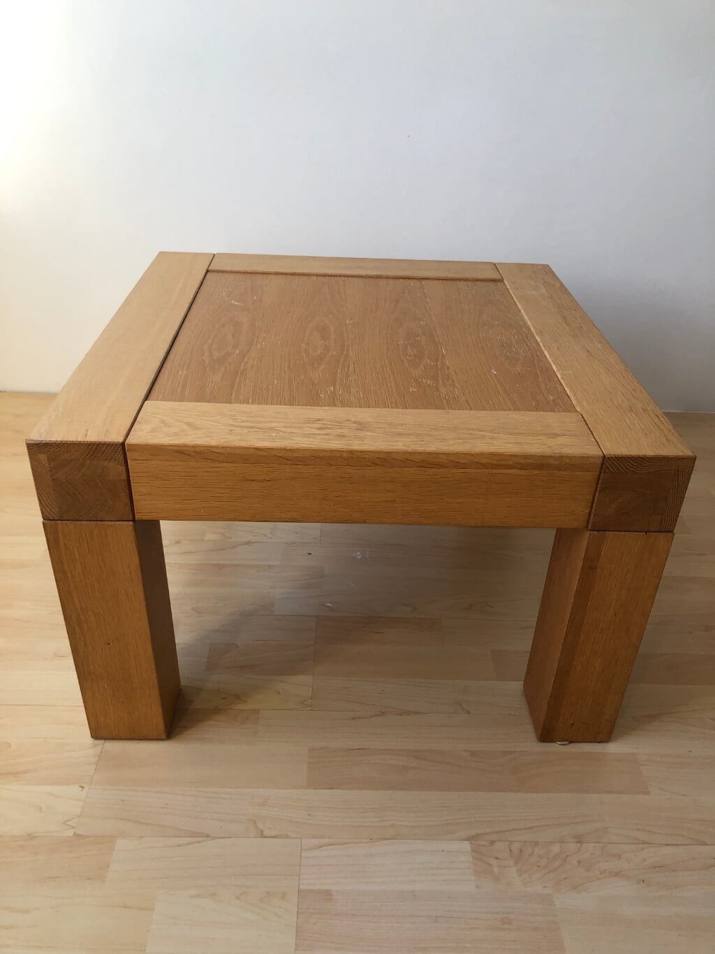 Robuust houten tafel