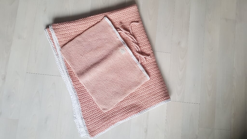 Roze deken met zak voor speelgoed