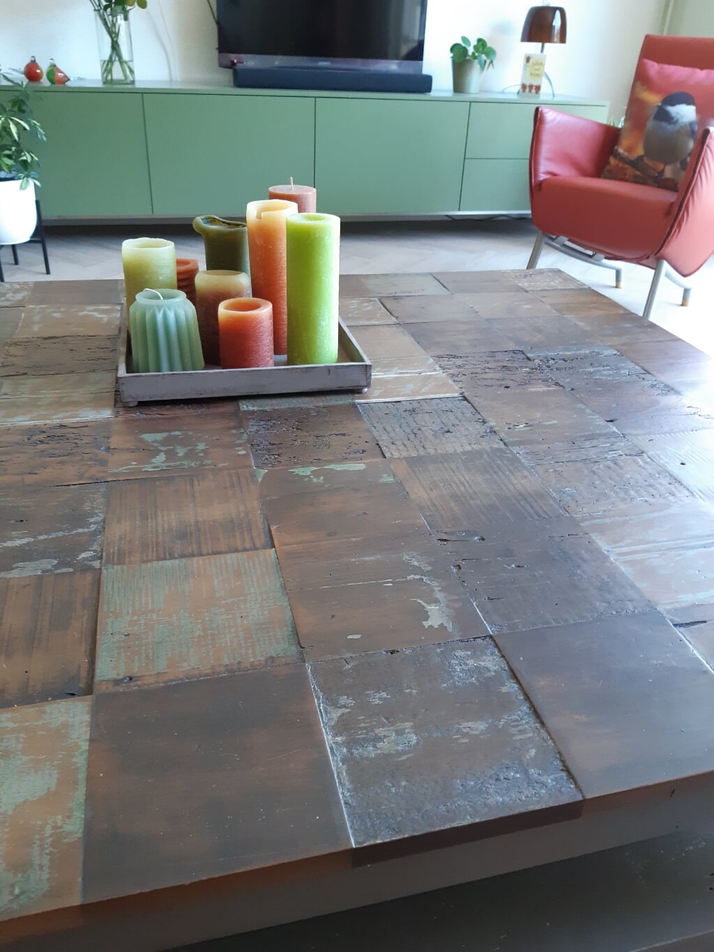 Vierkante houten salontafel  1.20 x 1.20 m.