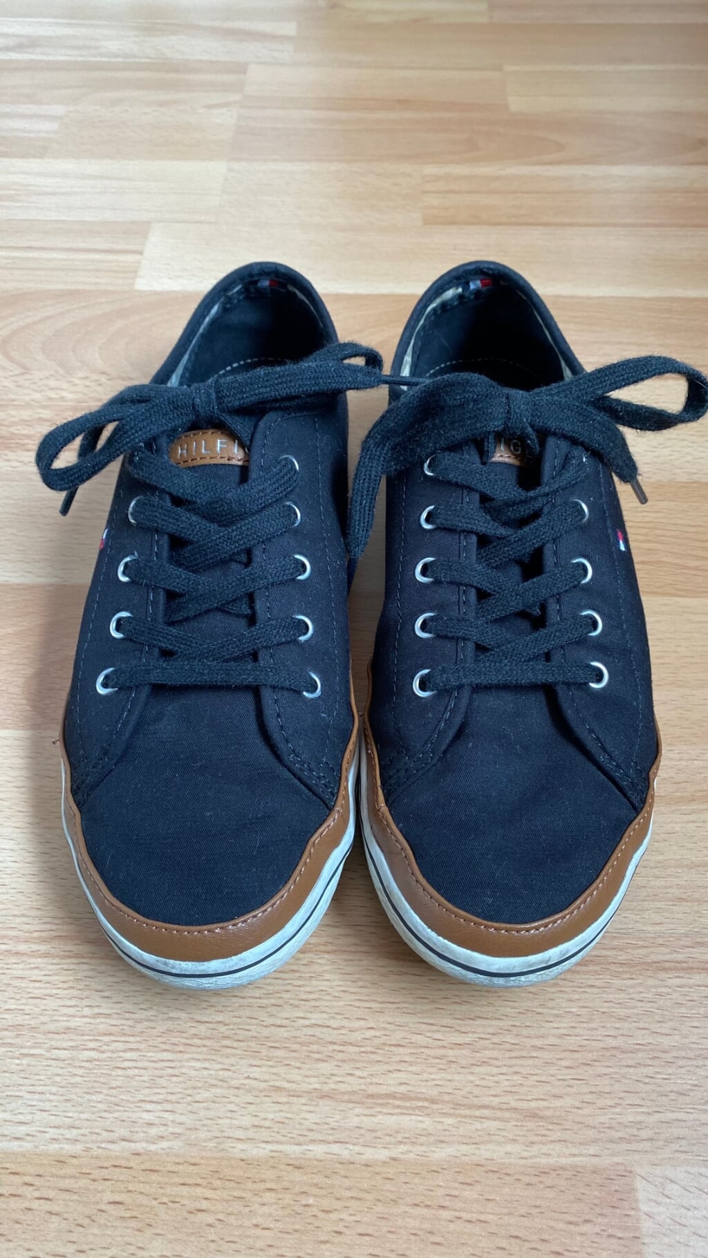 Tommy Hilfiger schoenen maat 40