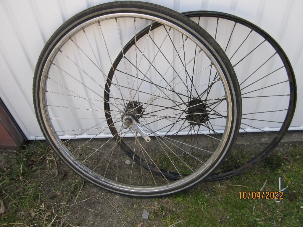 fiets wielen24- 26-28-28x11/2 inch met en zonder versneling 3-4-7 versn.+losse assen
