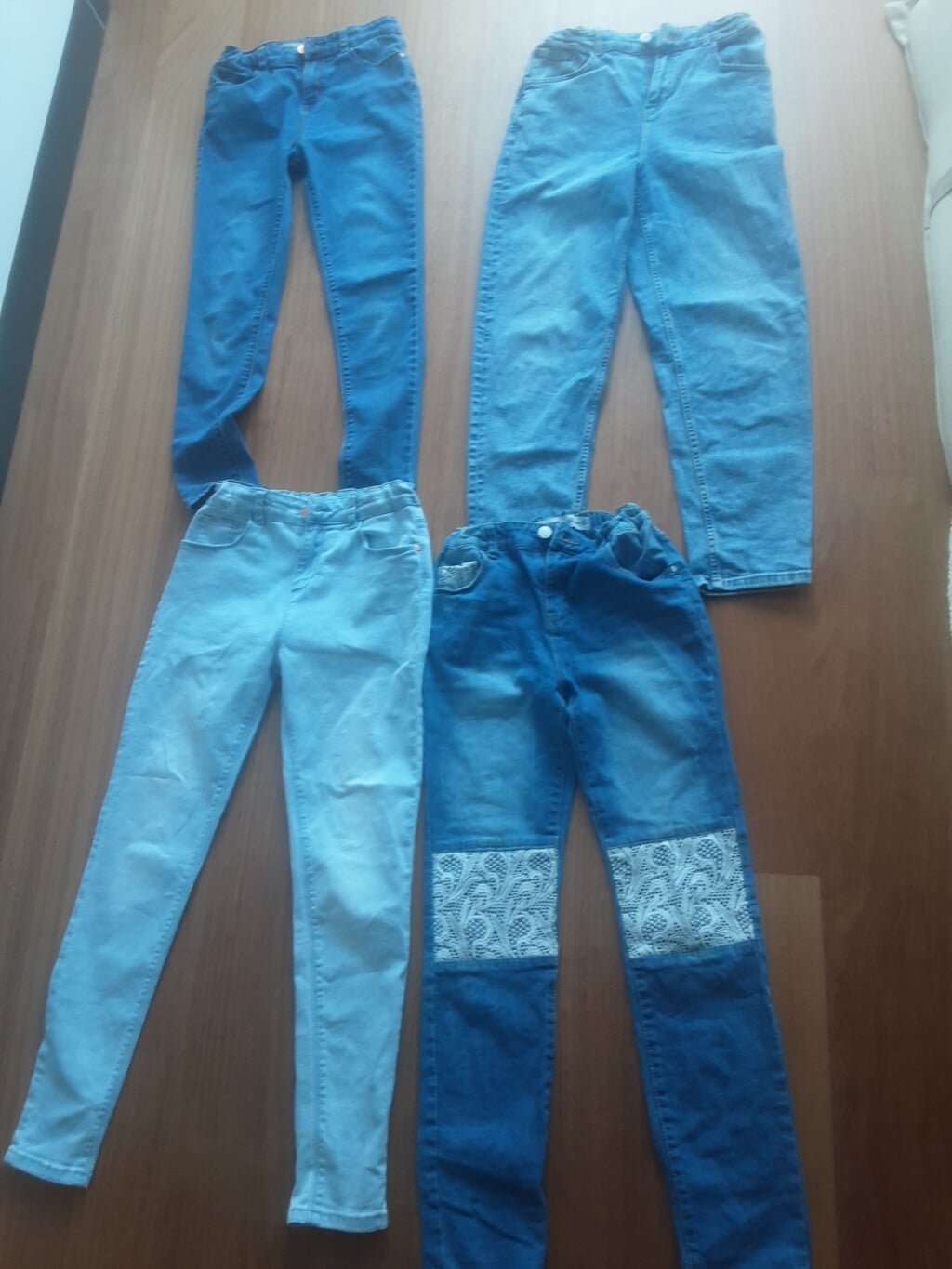 50% korting 4 SPIJKERBROEKEN MEISJES MT 152