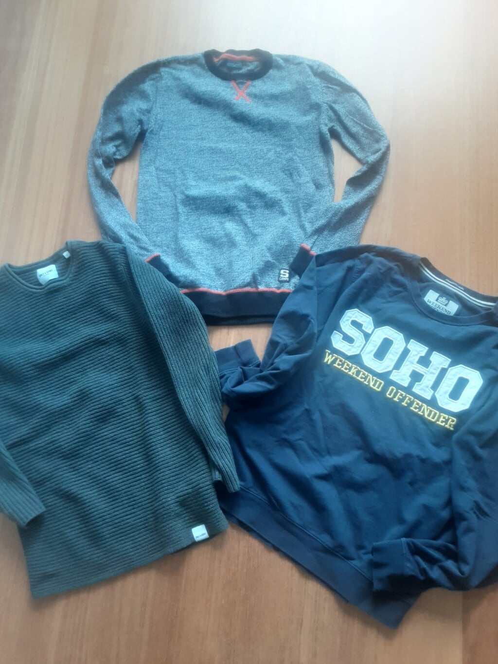 50% korting Trui/sweater jongens mt 164 € 4,00 p.st