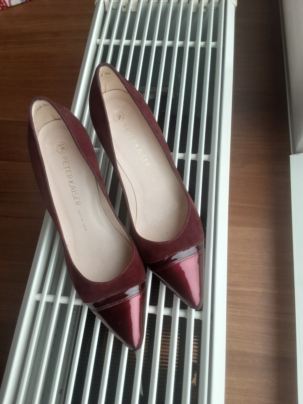 MOOIE PUMPS VAN PETER KAISER MT 4 (37) WIJNROOD €15,00