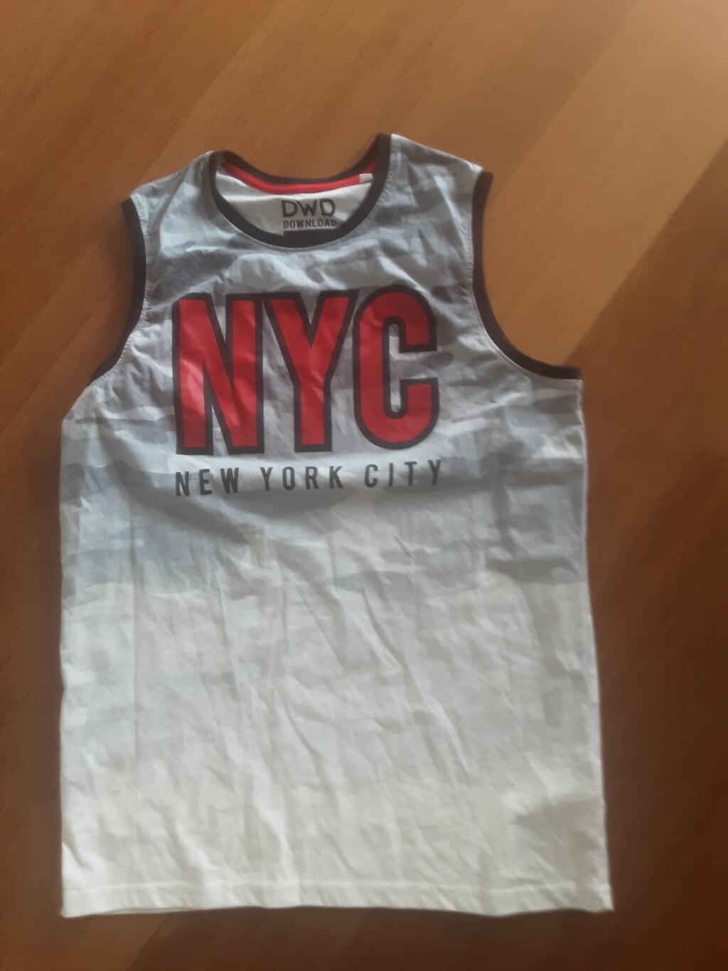 Shirt zonder mouwen jongens mt 170/176 € 1,00
