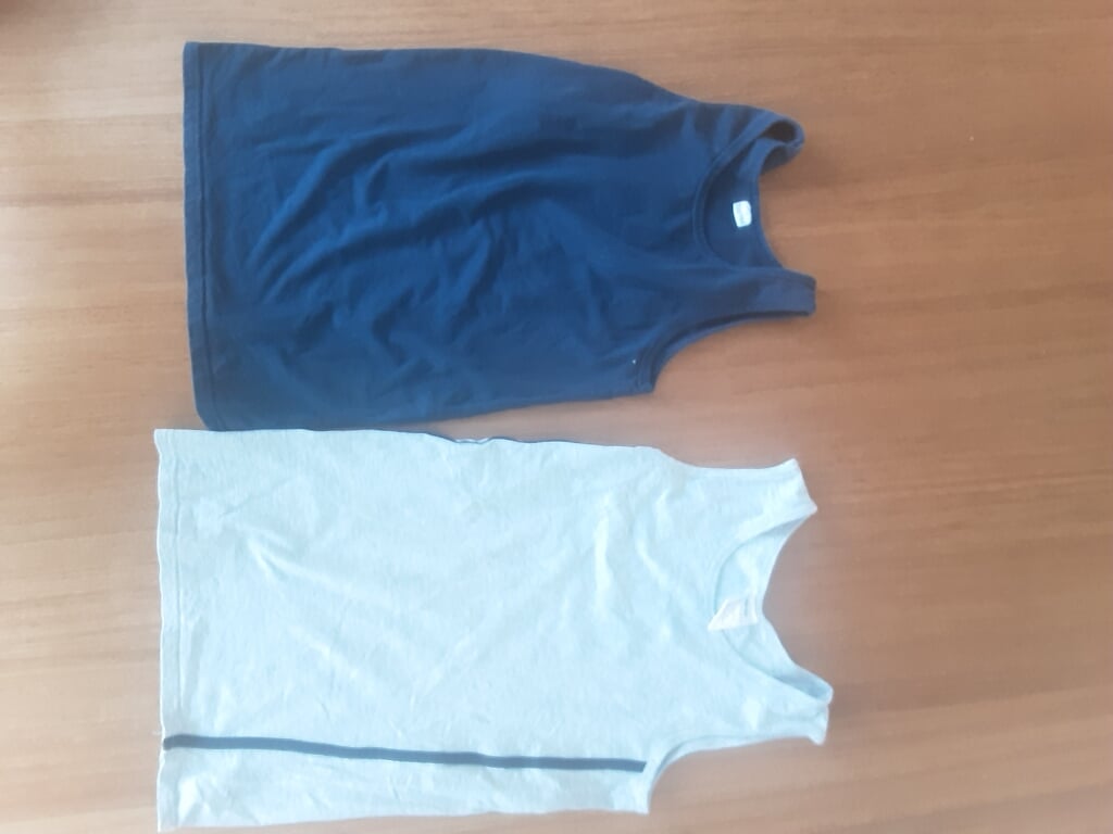 50% korting 2 hemdjes meisjes mt 158/164 samen € 1,00