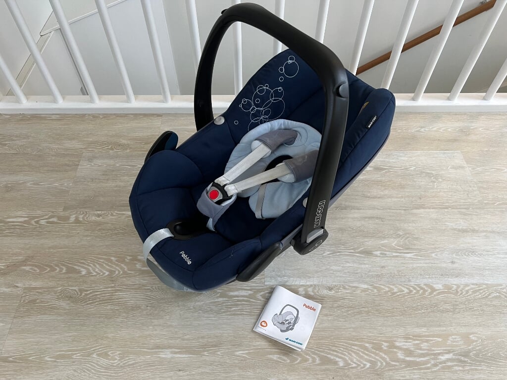 Maxi-Cosi Pebble donkerblauw (met zonnekap)