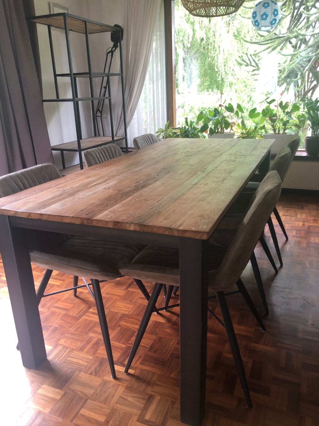 tafel van gerecyceld teakhout - wegens verhuizing te koop = als nieuw