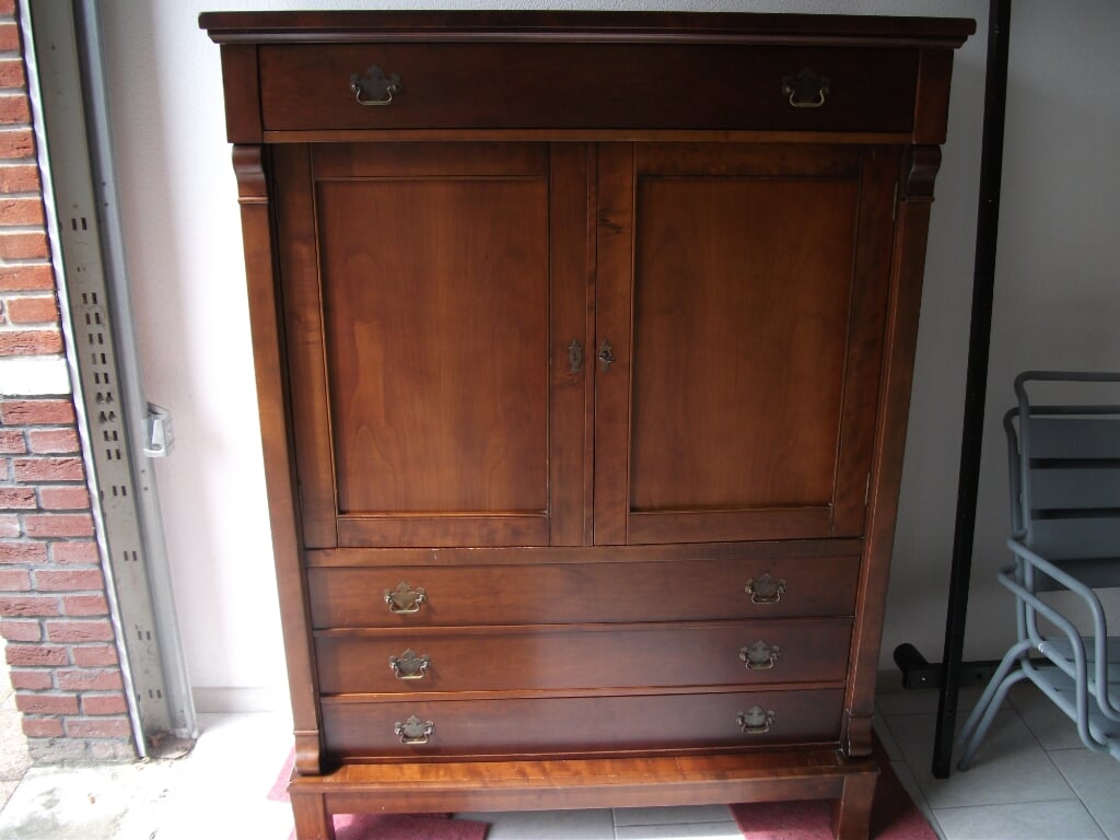 antieke mahonie meidenkast