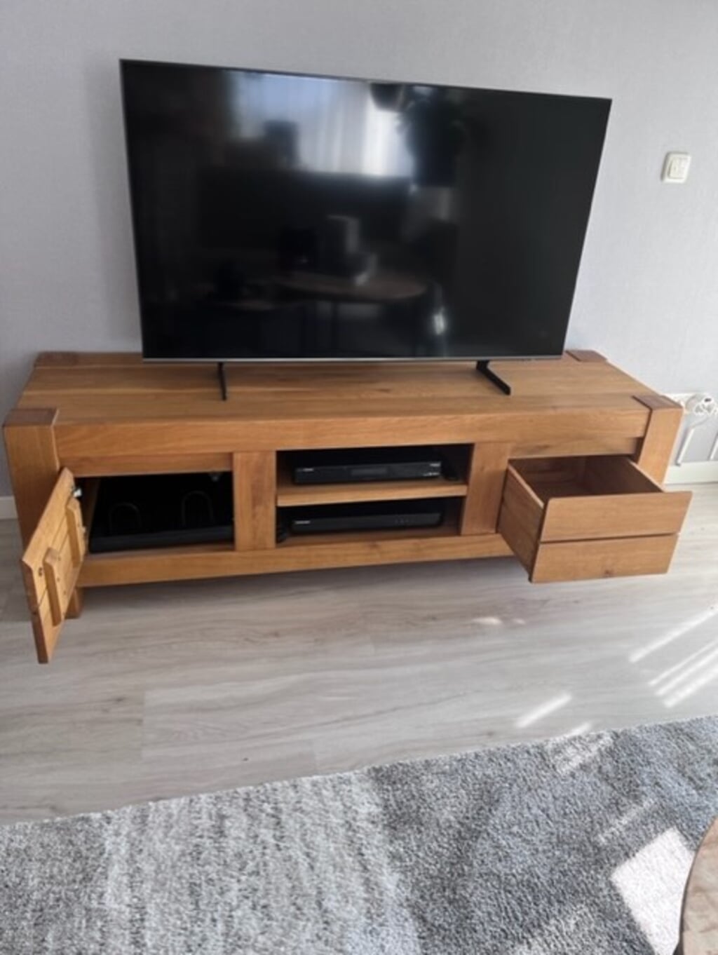 Te koop, tv meubel - massief blank eiken