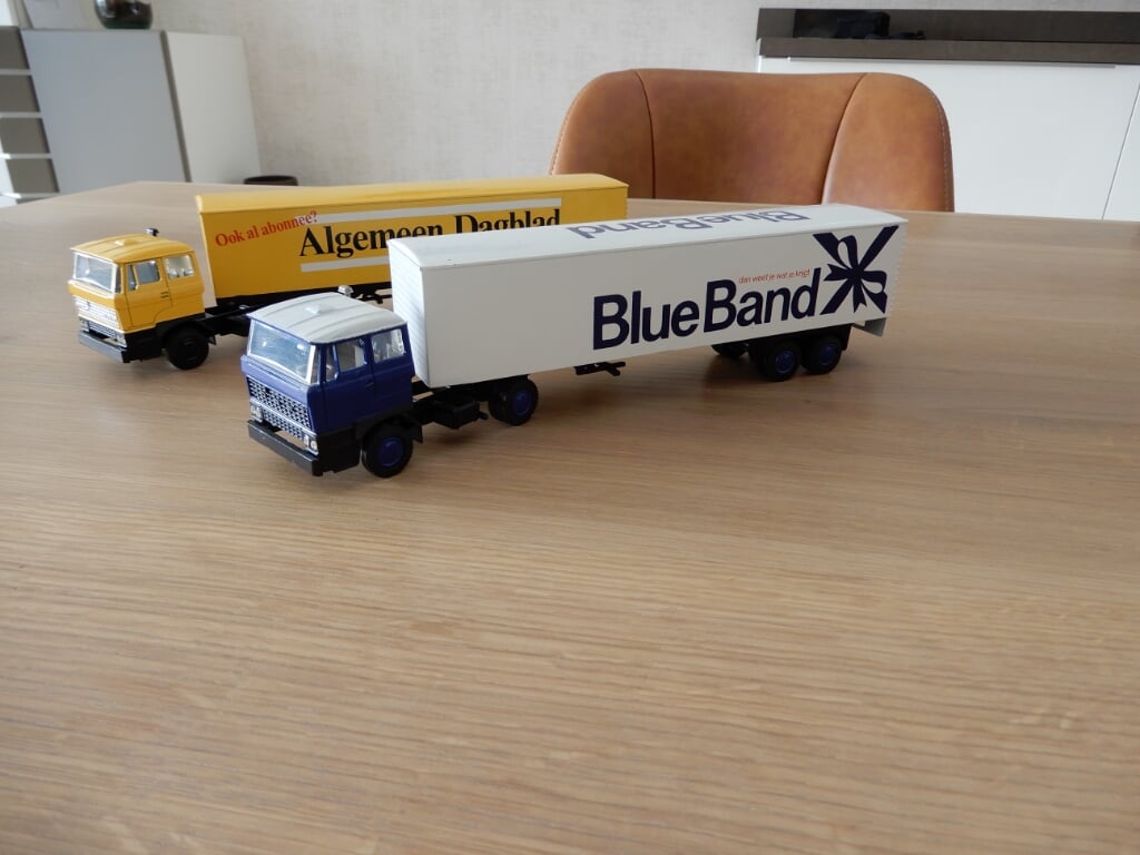 2 X LION CAR no 36 DAF : BLUE BAND en ALGEMEEN DAGBLAD