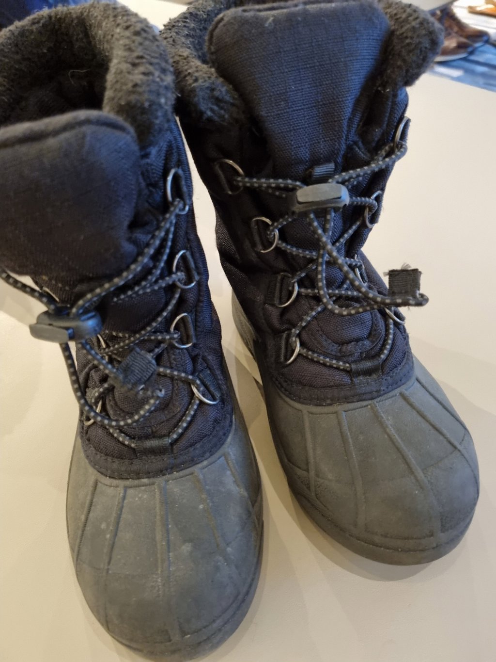 SOREL WINTER LAARSJES MT 32 MEISJE € 12,50