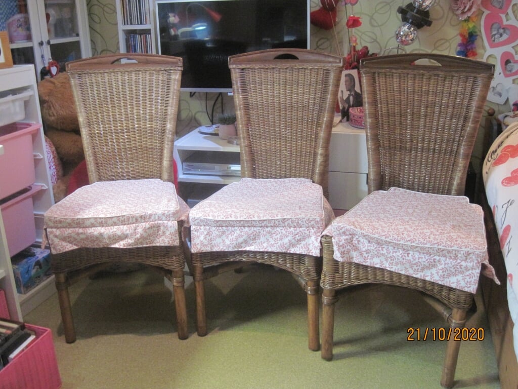 Mooie Rotanstoelen met kussen 3 stuks