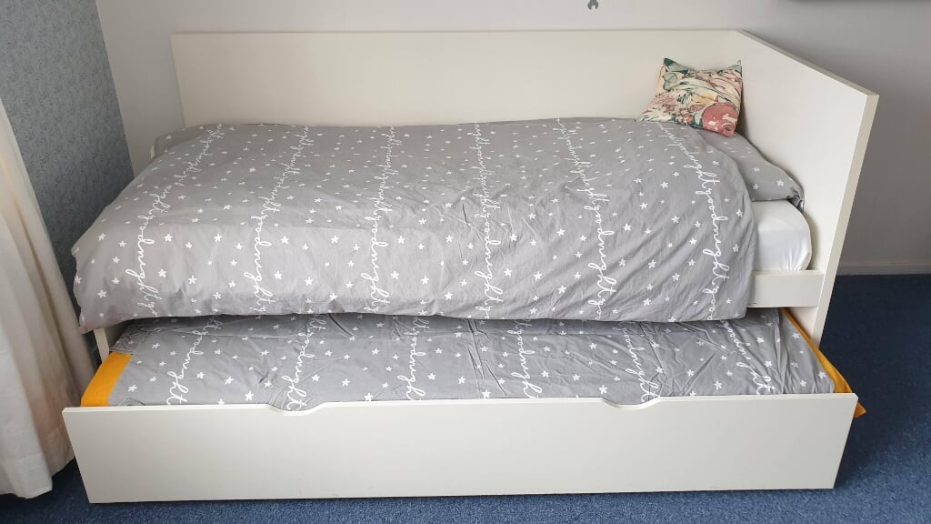 Mooie Ikea bedbank en handig onderschuif bed