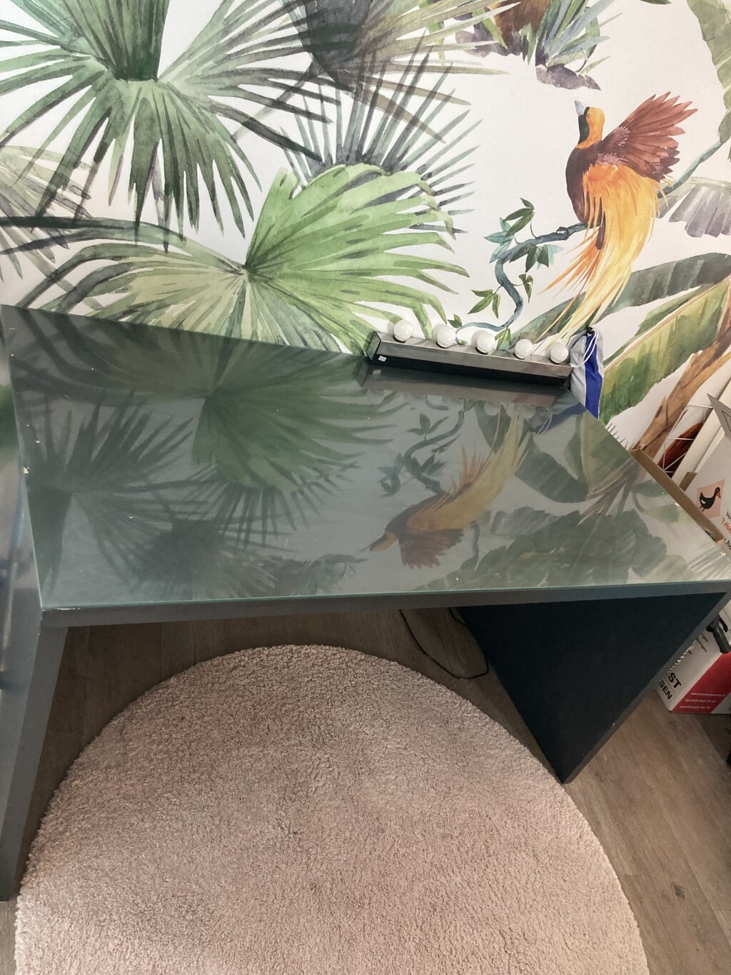 Schitterend bureau donker grijs met glasplaat