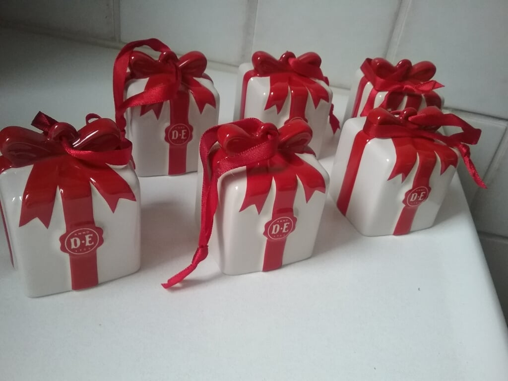 6 x D - E kerstklokjes // kadootjes // nieuw.