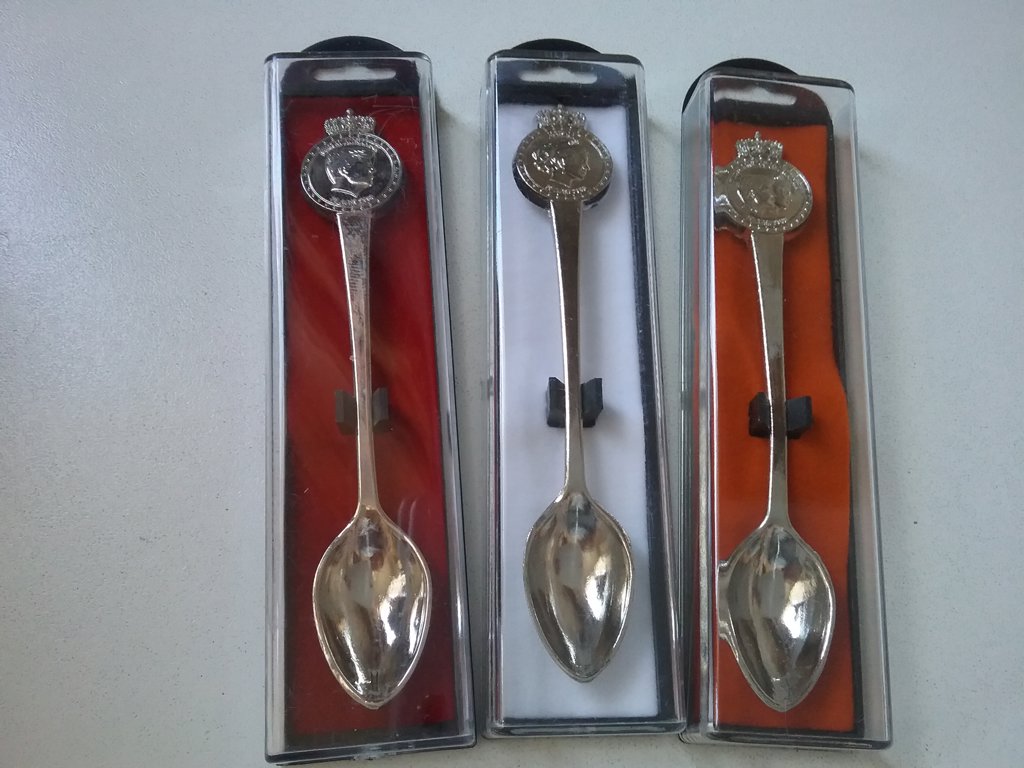 3 x lepeltjes koningklijk huis // 2013./ nieuw.