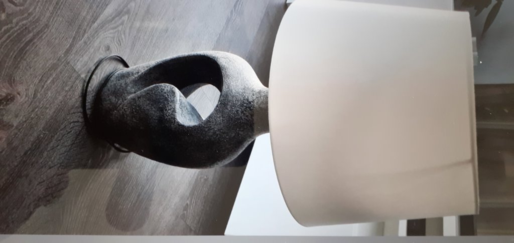 Mooie lamp met stenen voet.
