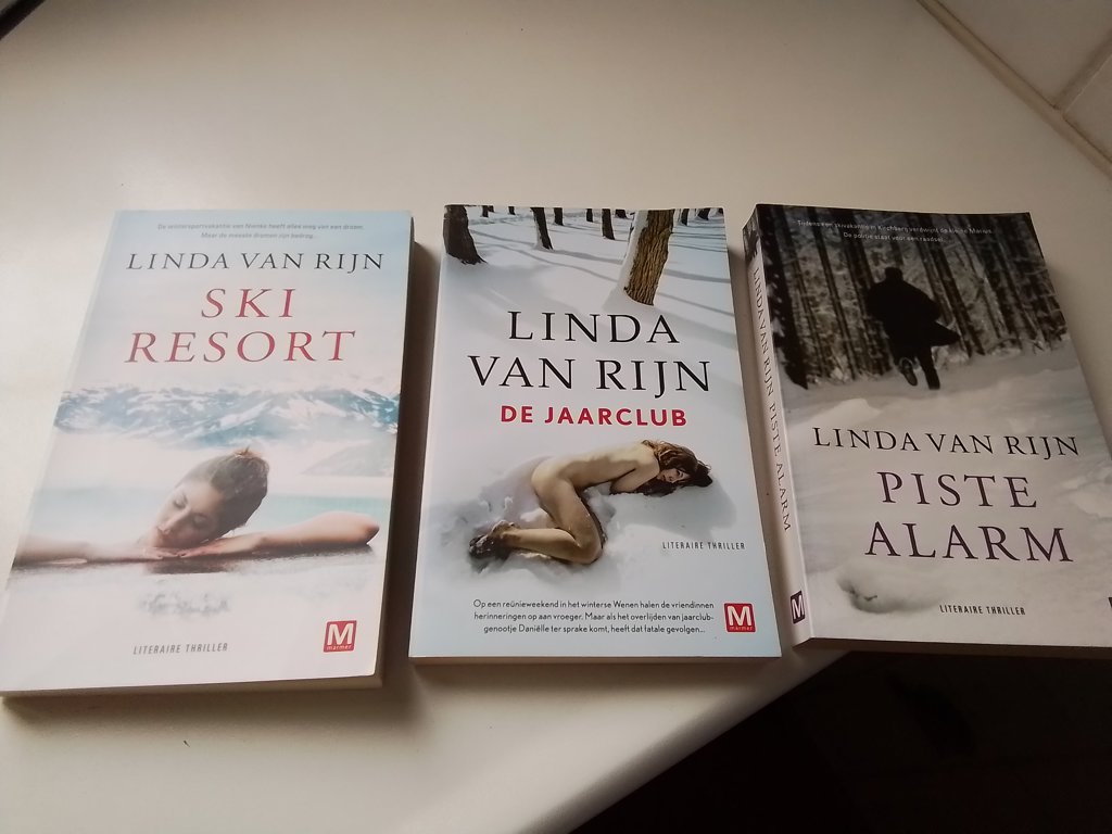 3  x  Linda van Rijn.