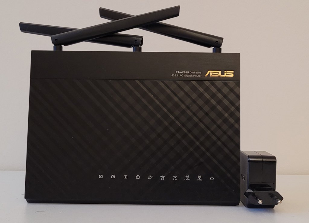Router Asus RT-AC68U zwart. Te Koop. Bieden