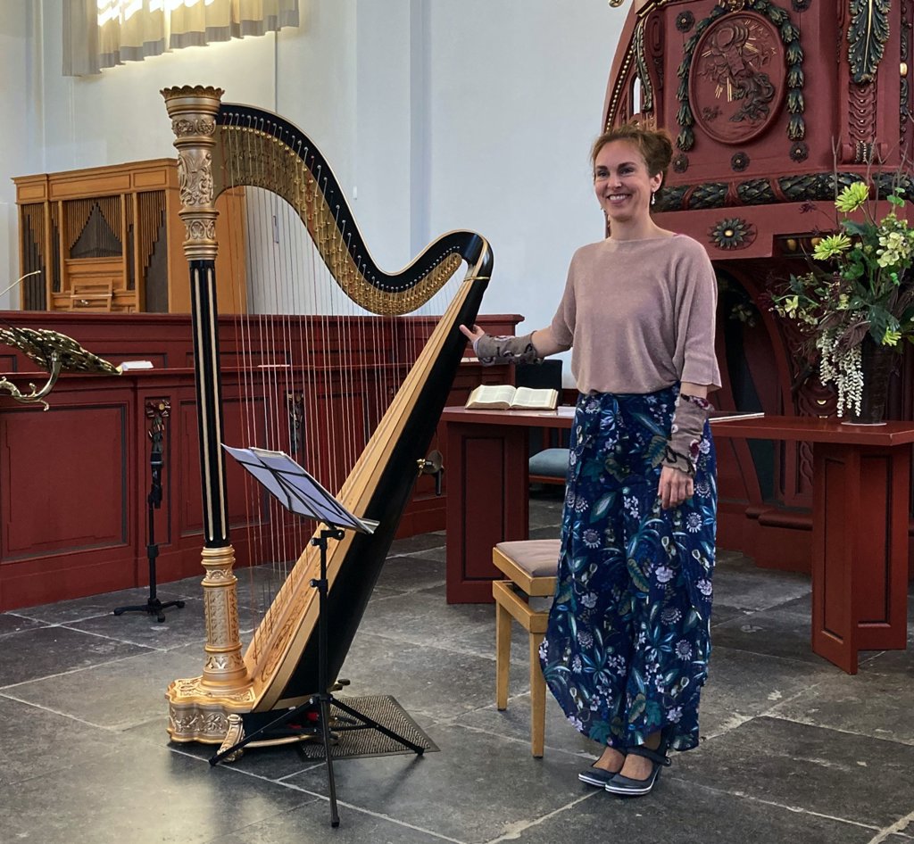 Harpiste Annemieke IJzerman won op jonge leeftijd al prijzen in binnen- en buitenland. 