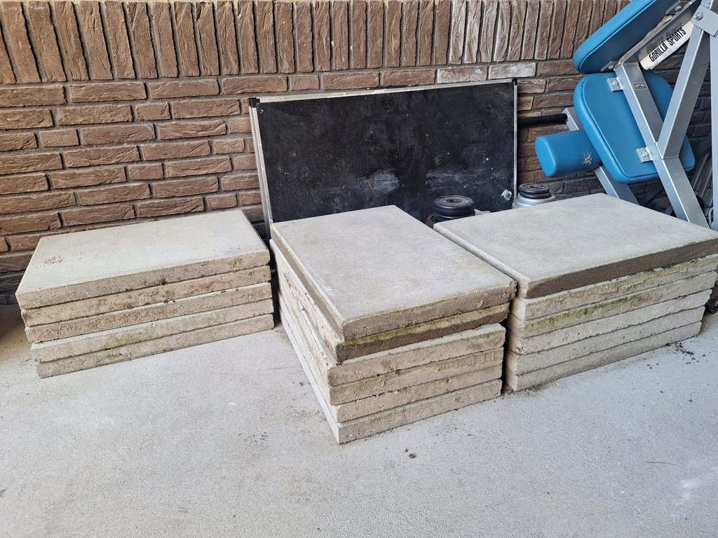 Gratis afhalen tuintegels beton 40 x 60 cm