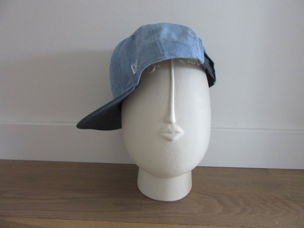 Pet / Cap merk NEW ERA kleur lichtblauw z.g.a.n. GERESERVEERD