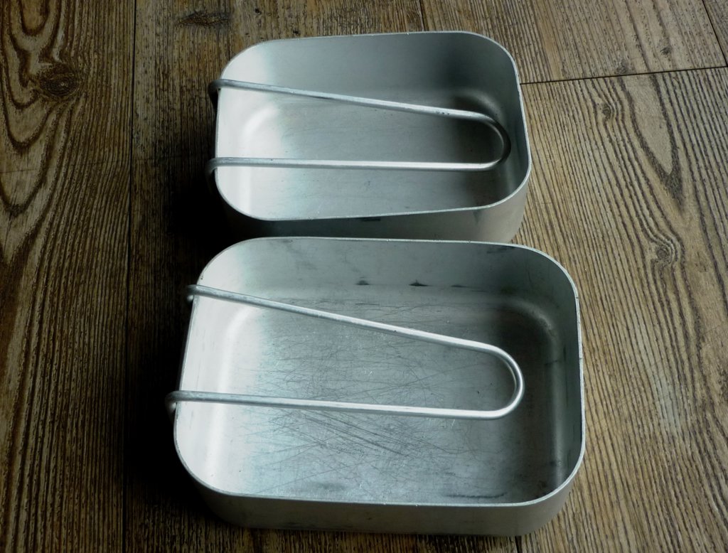 Pannenset aluminium, metalen handvaten. voor op de camping