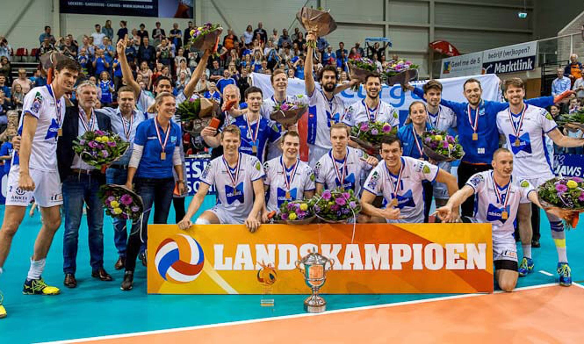 07-05-2017 NED: Finale play off Seesing Personeel Orion - Abiant Lycurgus, Doetinchem
Lycurgus opnieuw Nederlands kampioen 2016-2017. In een uitverkocht Topsportcentrum pakt Lycurgus de eerste twee sets en viert zijn feestje / Team Lycurgus landskampioen