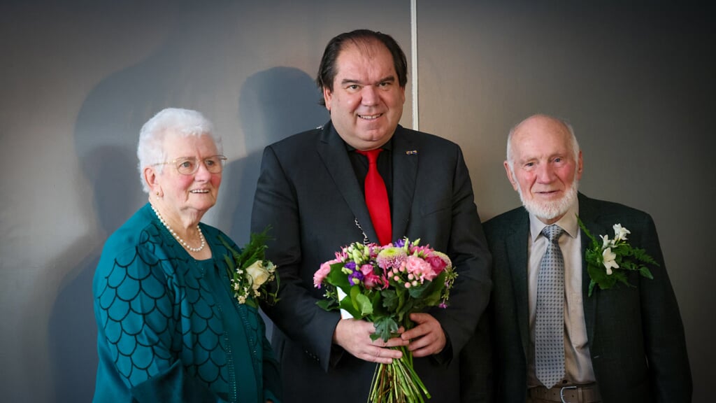 Wim en Janny van Dijk vieren hun diamanten huwelijk.