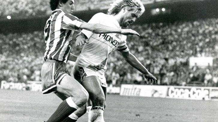 John de Wolf of FC Groningen (R) during the Europa Cup 3 match between Atletico Madrid and FC Groningen on october 5, 1988 in Madrid, The Netherlands
