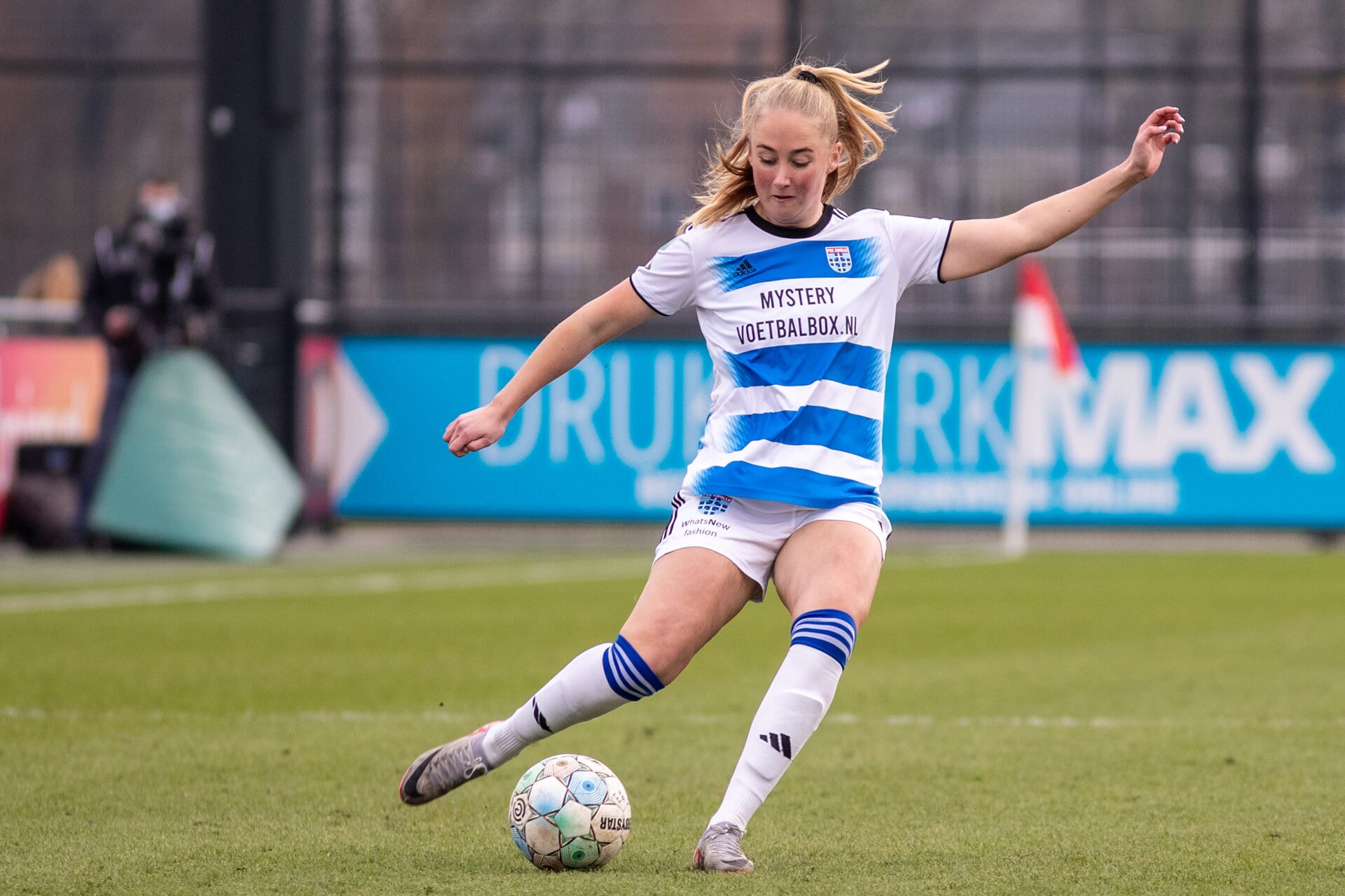 Rotterdam, Netherlands, March 10th 2024: Britt Udink (17 PEC Zwolle) in action during the Azerion Eredivisie Vrouwen football game between Feyenoord and PEC Zwolle in Varkenoord in Rotterdam, Netherlands.  (Leiting Gao / SPP) (Photo by Leiting Gao / SPP/Sipa USA)