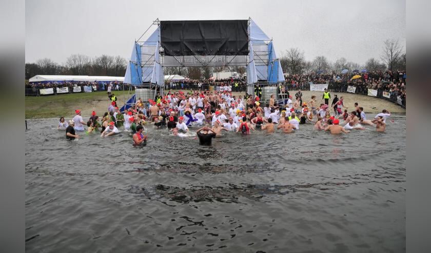 De Horster nieuwjaarsduik is al jaren populair.