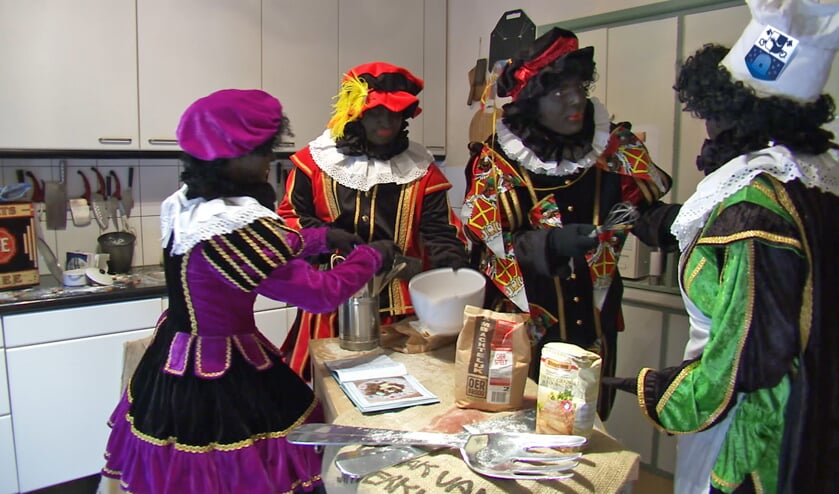 In Venray van toen zijn, naast Sinterklaas, zaterdagavond heel wat pieten te zien. Foto: Sinvid Mediamakers.